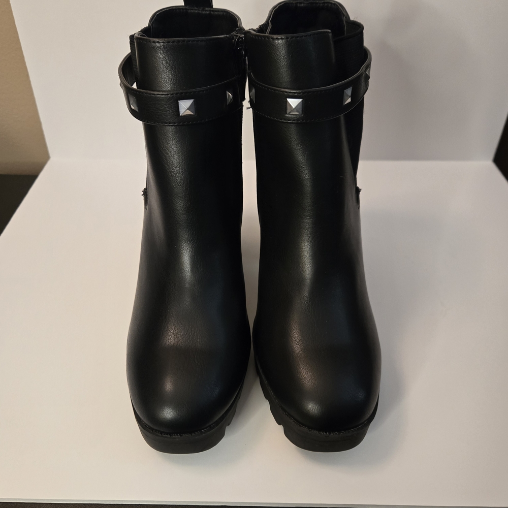 Madden Girl Black Platform Ankle Boots - Picture 5 of 7